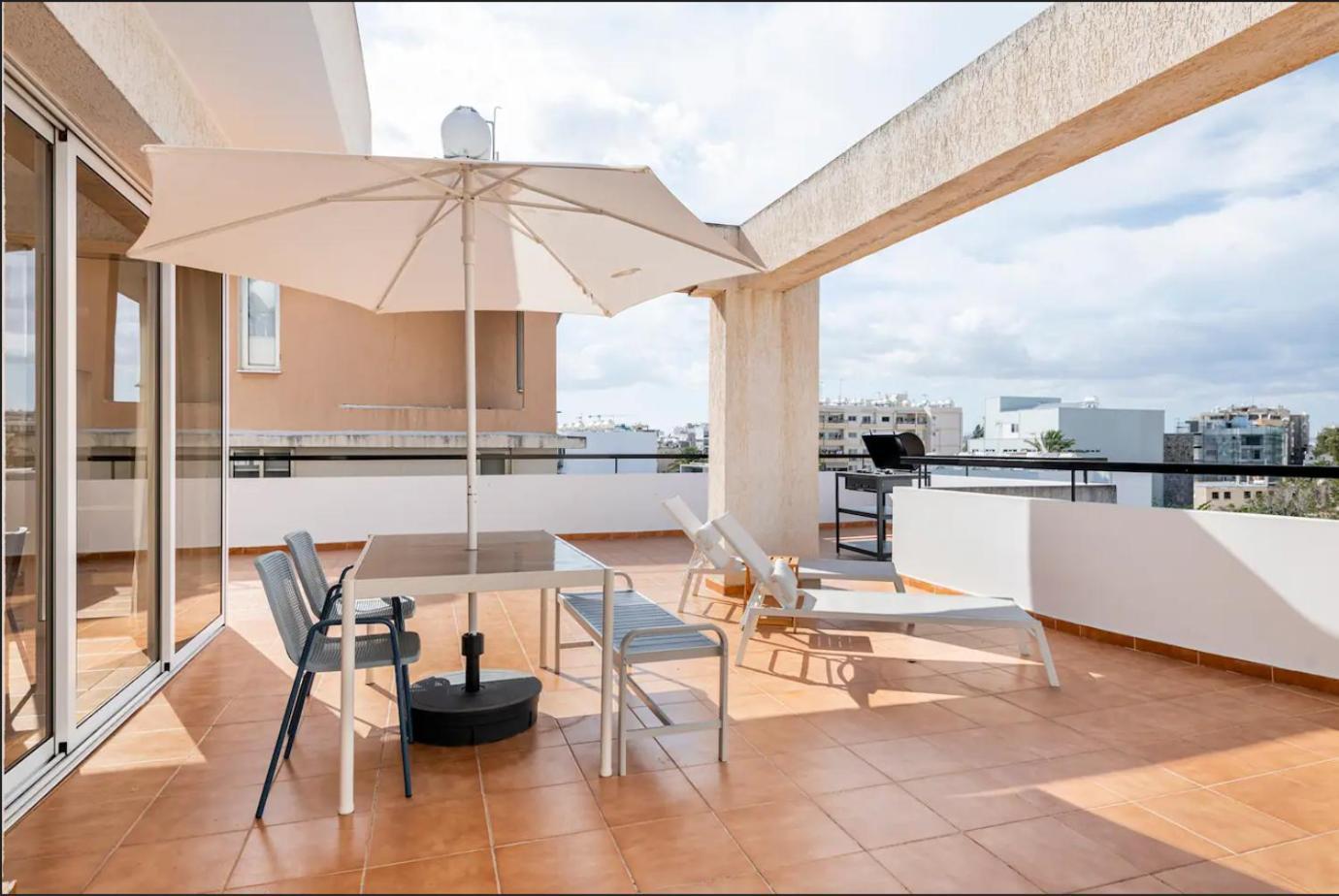Top Floor Apartment City Center Lárnaca Exterior foto