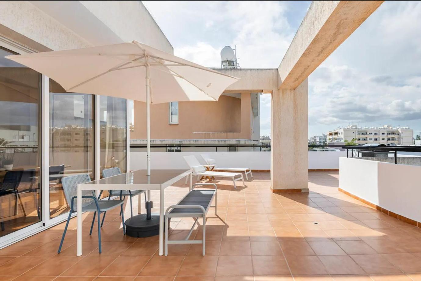Top Floor Apartment City Center Lárnaca Exterior foto